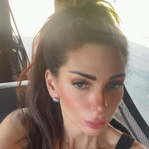 Meet your Posher, Shellye - Picture 1 of 1